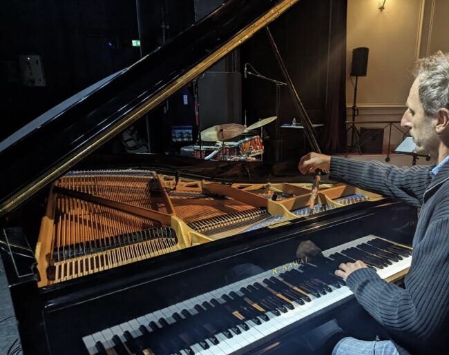 accorder un piano de concert